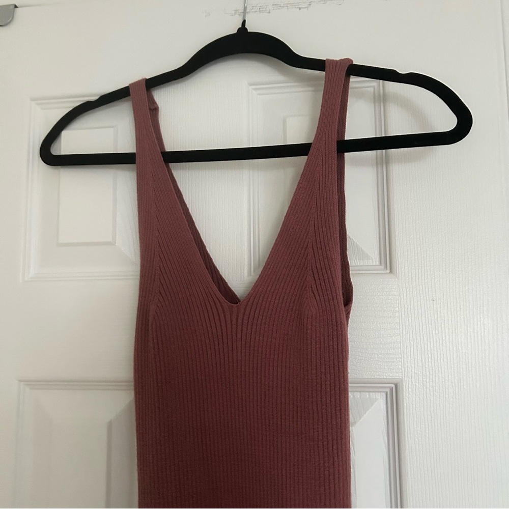 Dynamite Ribbed V-Neck Dress in Mauve